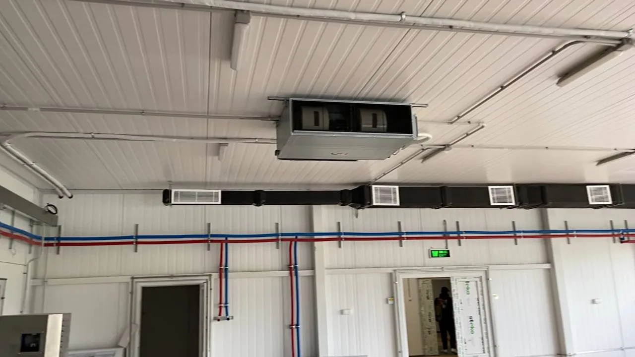 Installation of ductwork and climate equipment in the TAS-BIO cheese dairy workshop.