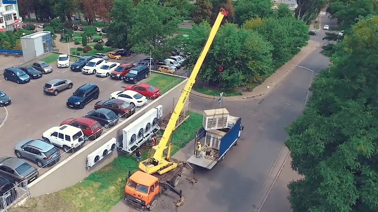 Внутрішня плата керування та вузли автоматизації чиллера Cooper&Hunter на об'єкті Varus у Києві.