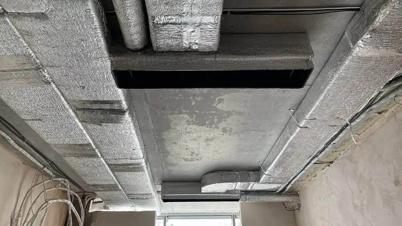 Installation of a main air duct with rubber insulation by Ventall at the Pecherski Lypky residential complex in Kyiv.