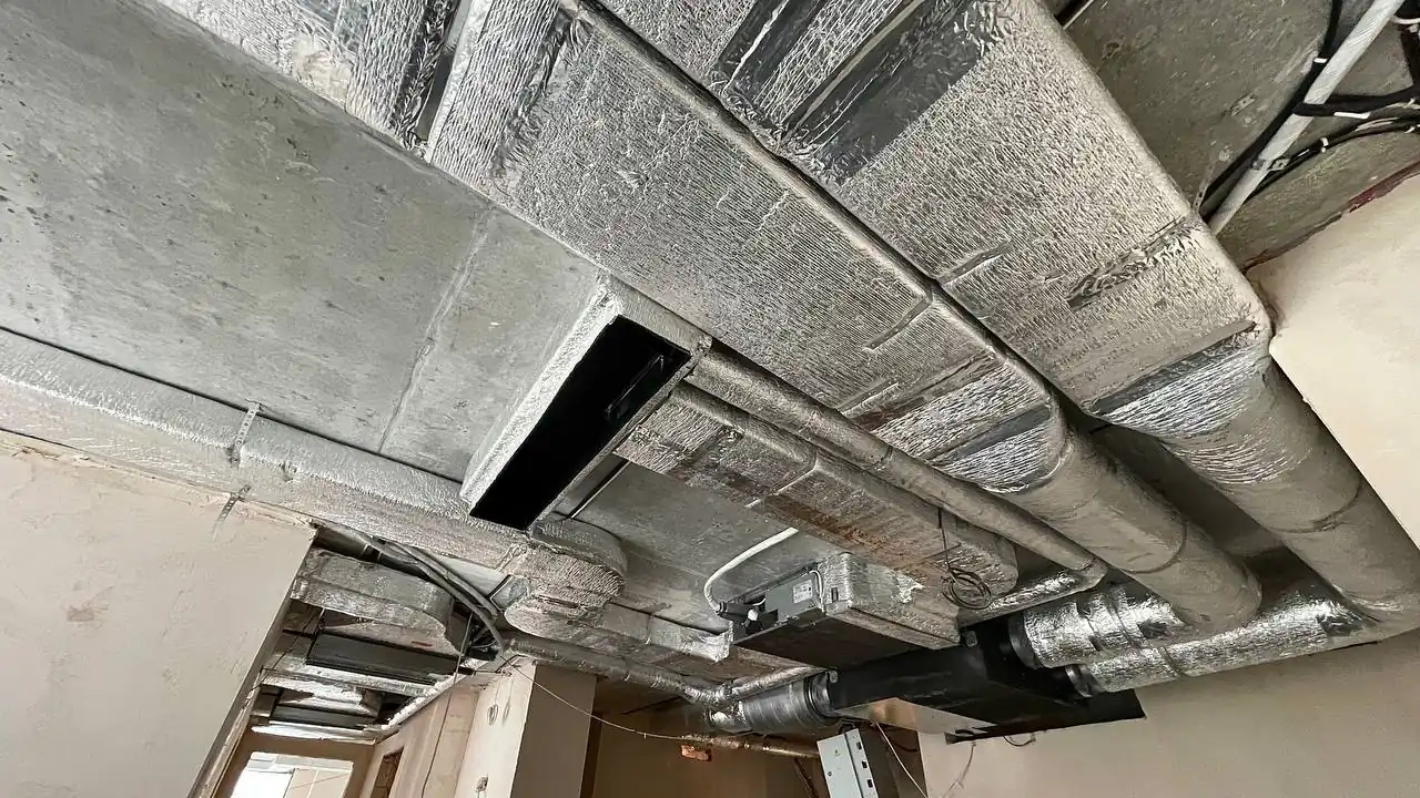 Installation of an indoor unit and a branched network of insulated Ventall air ducts in an apartment at the Pecherski Lypky residential complex in Kyiv.