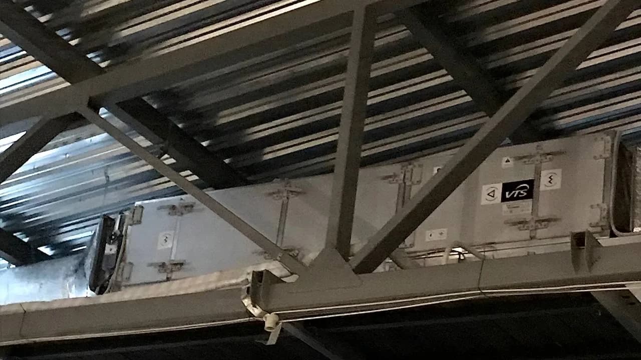 Програмований логічний контролер Siemens та модулі керування Haier AHU DX у щиті автоматики.