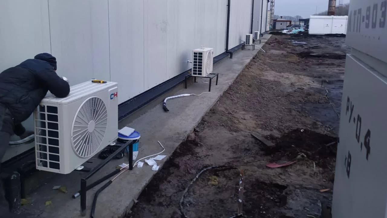 Cassette indoor air-conditioning unit fixed to a steel I-beam at the Polohy-Chobitky medical center.